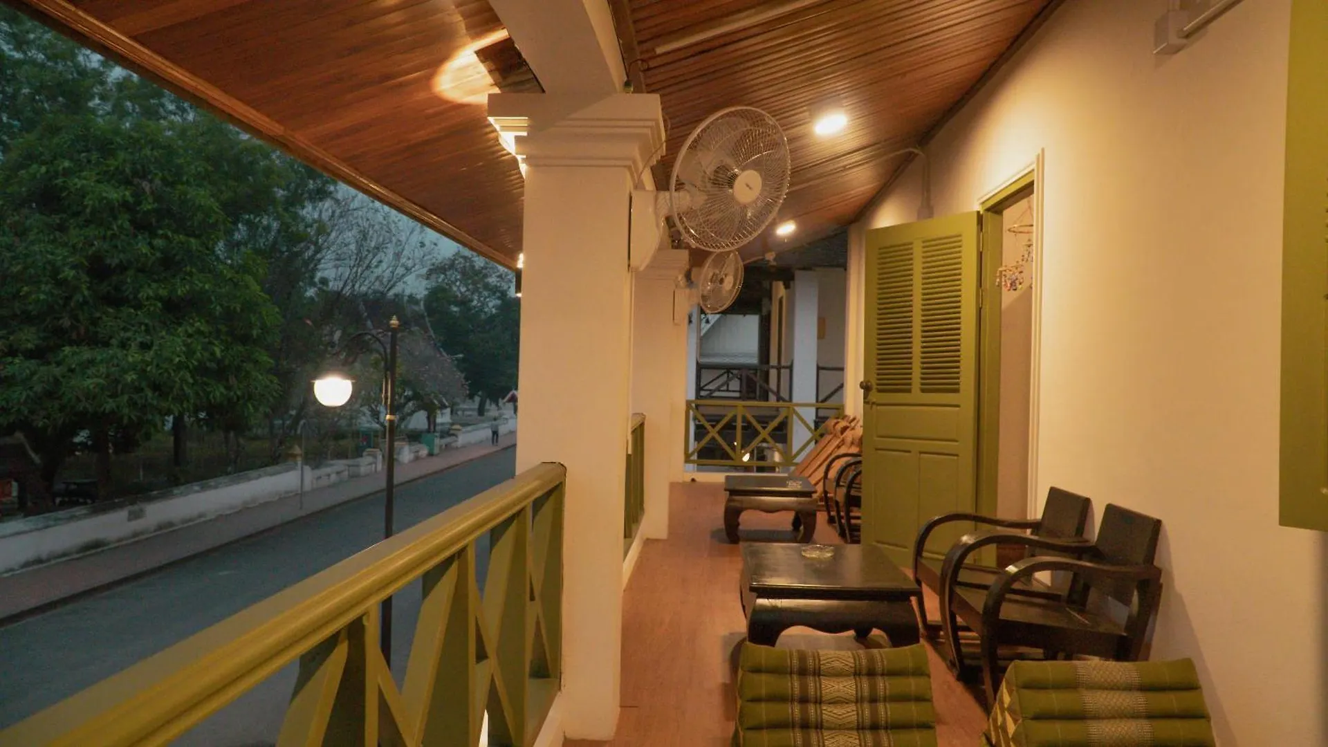 Barn Laos Luangprabang Hostel Luang Prabang
