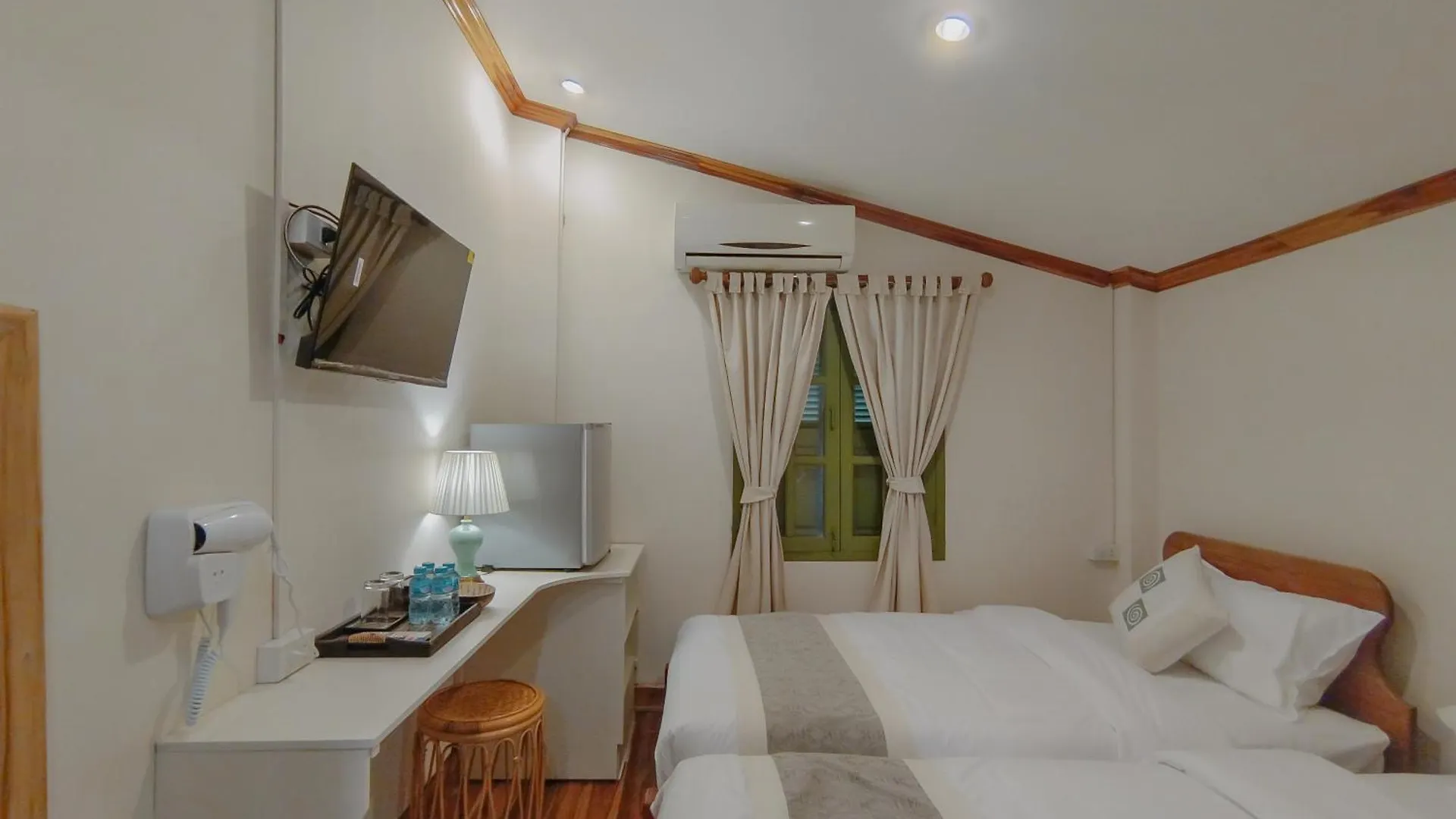 Barn Laos Luangprabang Hostel Laos
